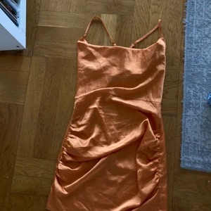 Boohoo klänning size 38 - Boohoo klänning size 38