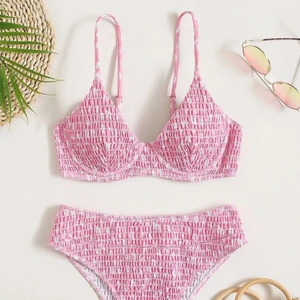 Bikini - Superfin bikini från SHEIN i storlek S. Den är i jättefint kvalitet och helt ny. Säljes då den inte passade mig. 160kr inklusive frakt