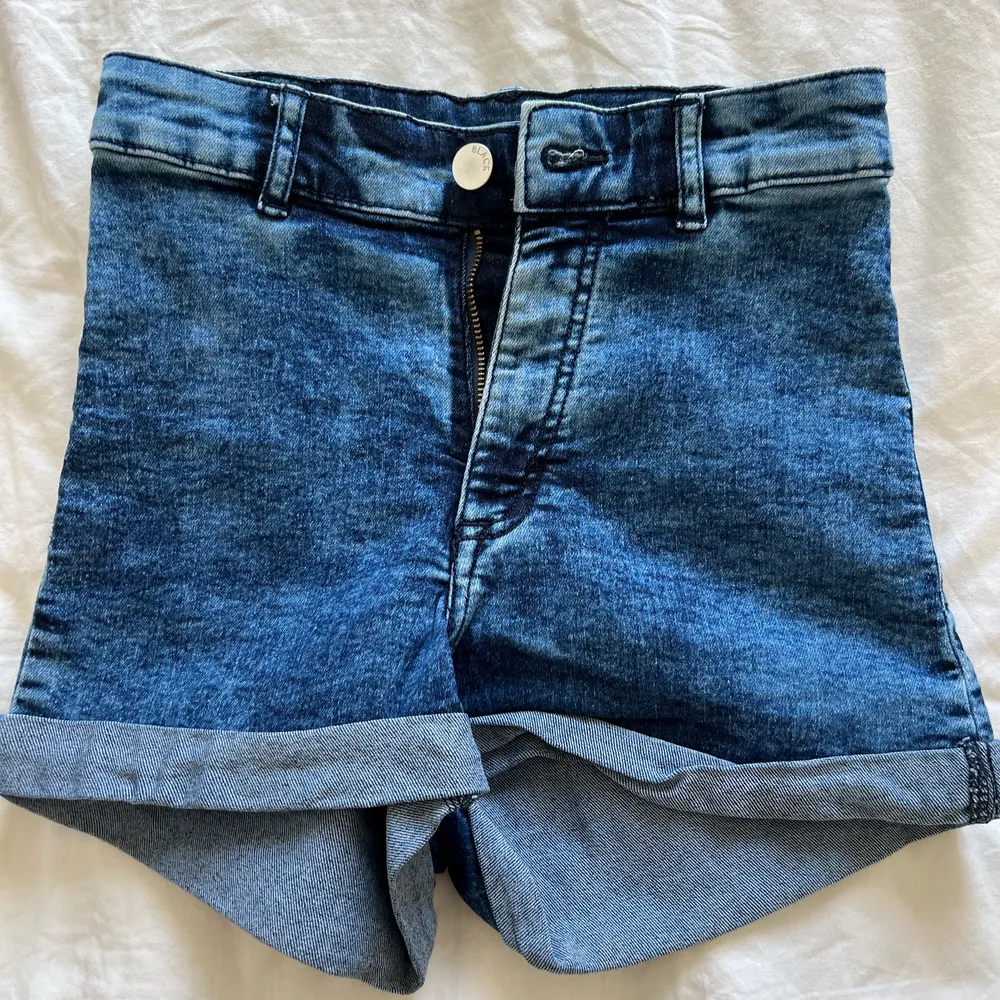 Jeans shorts från hm, super sköna men tyvärr för små för mig!💞. Shorts.