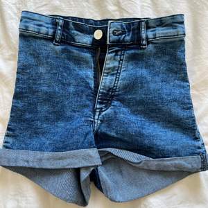 Jeans shorts från hm, super sköna men tyvärr för små för mig!💞