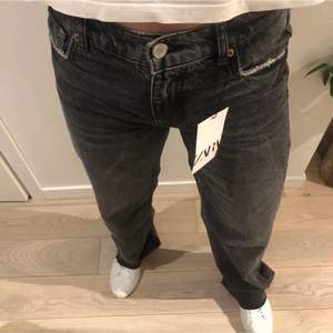 Snygga Zara jeans full length. Långa i benen. 