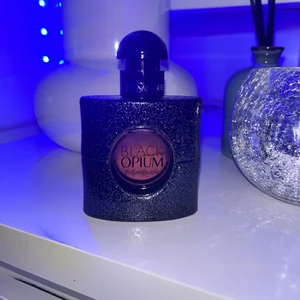 Black opium parfym  - Inprincip helt oanvänd. Har andra parfymer jag använder istället så denna kommer inte till användning. 30 ml🥰