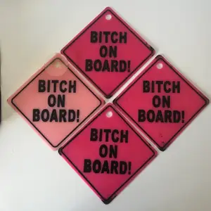 4 st rosa bitch on board skyltar som är ungefär 16 cm. 1 för 20kr eller alla 4 för 35kr <3 Köparen står för frakt!