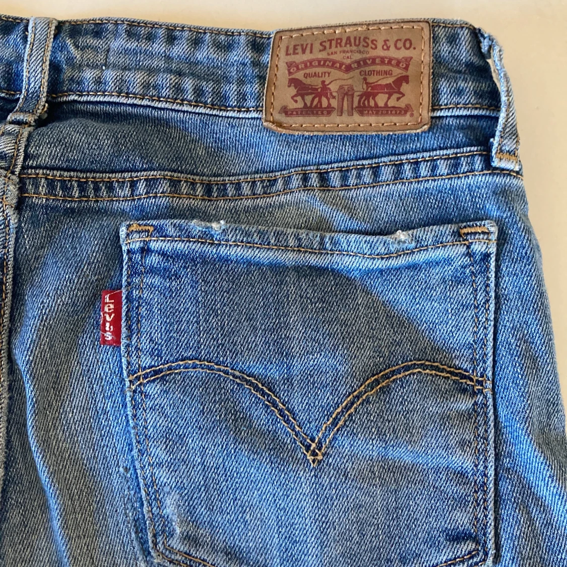 Levis, low waisted jeans - 91