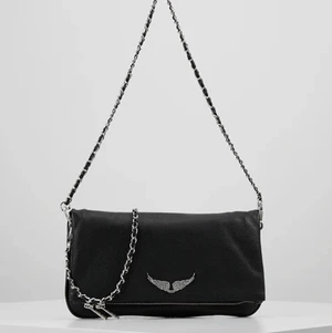 Zadig väska  - Säljer min fina Zadig väska eftersom att den inte kommer till användning lika mycket, har haft den i lite mindre än ett halvår, men den är som ny, kom priv för flera bilder💓