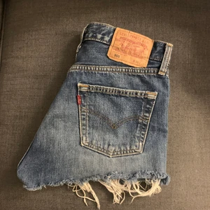 Levis jeansshorts - Snygg passform och endast använda ett fåtal gånger.