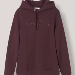 Säljer min burgundy hoodie från ganni! Det står 