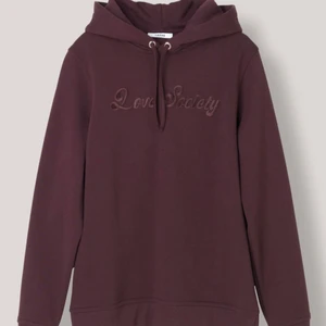 Ganni Hoodie  - Säljer min burgundy hoodie från ganni! Det står " Love Society på den" så höstig färg. Älskar den😍 ursprungspris: 1500