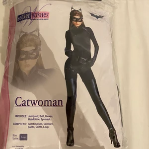 Catwomen, Halloween kostym/dräkt - En helt ny Catwomen halloween kostym/dräkt i storlek L. I högra hörnet står det vad som ingår vilket är allt på bilden utom skorna 