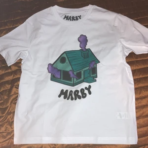 Trap Villa T-shirt - Märket är Marby Club, unisex, finns i S, M och L