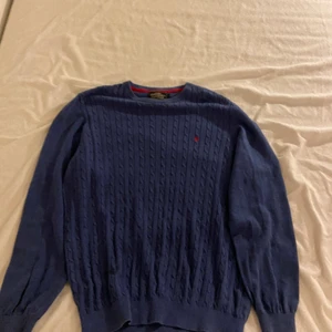 Hampton Republic  - Säljer en gammal Hampton tröja har knappats använt den för gillar inte den men inget fel på den alls 