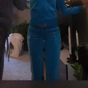 Juicy Couture💙💙 - Säljer nu min älskade Juicy Couture byxor eftersom de blivit för små. Jävligt fina är de och sköna!😍