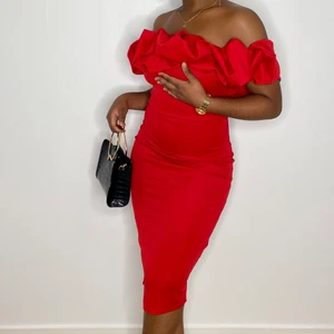 Röd klänning Strlk s - Använt 1 gång