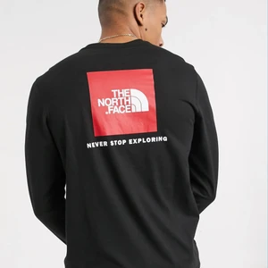 Långärmad tröja  - Snygg tröja från the north face men tryck baktill, aldrig använd 