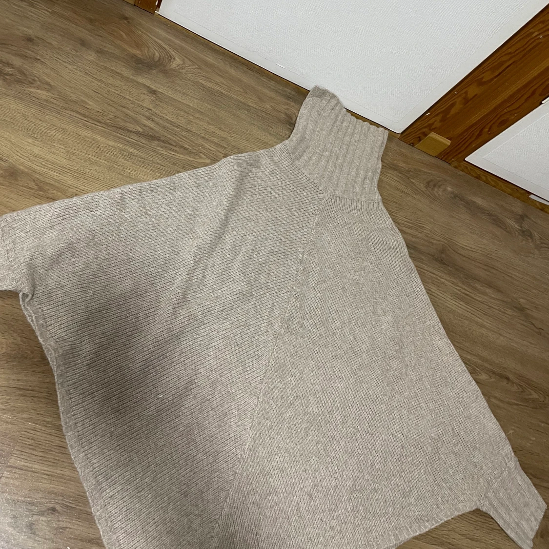 Asymmetrisk elegant tröja. Storlek M - 91