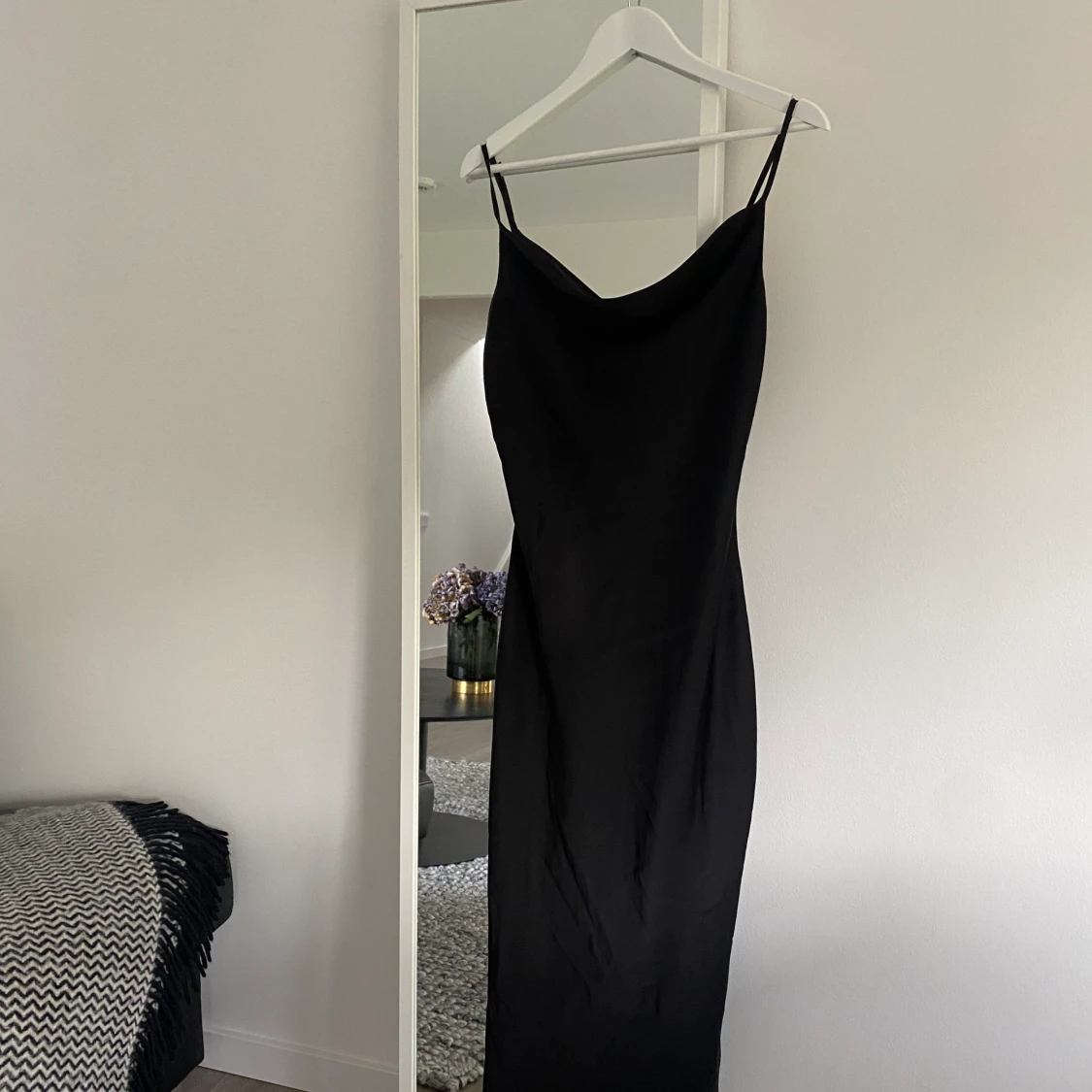 Svart sidenklänning, strl 36 - 90