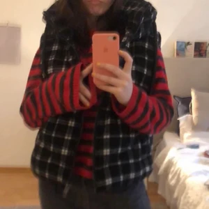 Zara väst  - Väst från zara som jag använt fåtal gånger då den är lite för kort. Nypris 499 