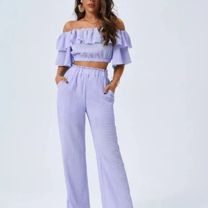 Lila set - Ett helt nytt set som är otroligt fint! Aldrig använt. Frakten kommer skickas på billigaste och möjligaste set. 