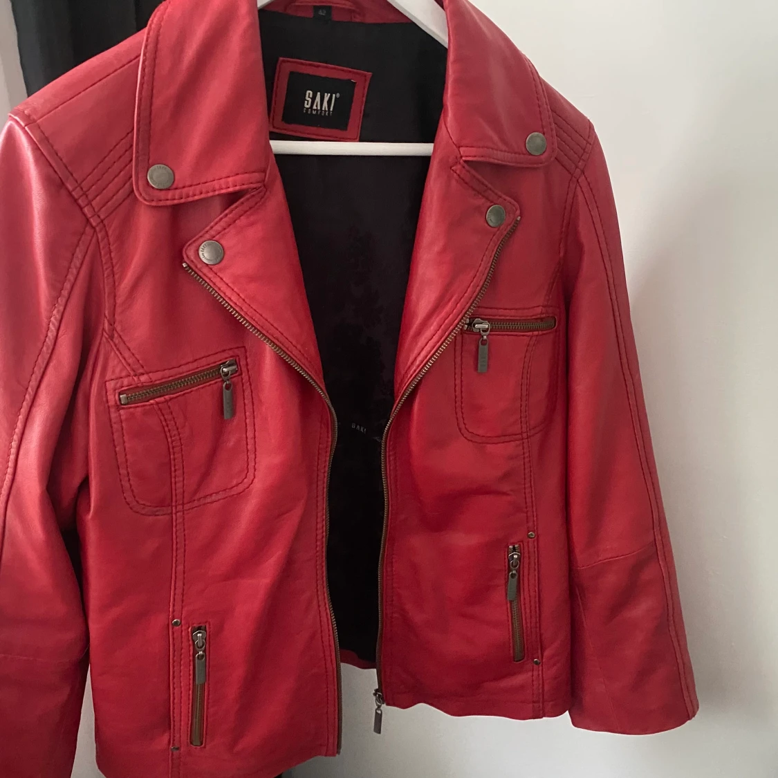 Röd skinnjacka  - 91