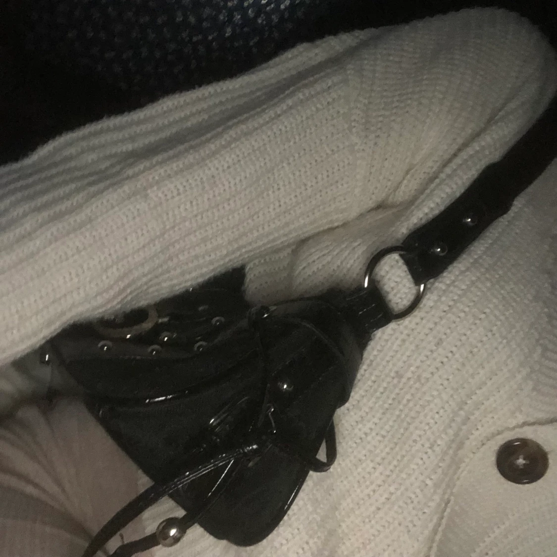 Svart y2k väska GOSY liknar guess  - 91