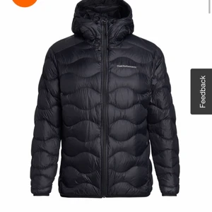 Tunnaste peak jackan  - Säljer denna svarta tunna peakjacka! Använd måttligt men inget som syns alls ❤️ 