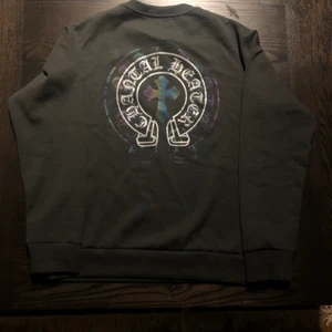 Holografisk Chromeheart tröja - Chromeheart tröja med holografisk tryck som lyser upp (se bild 2). Startpris 400 