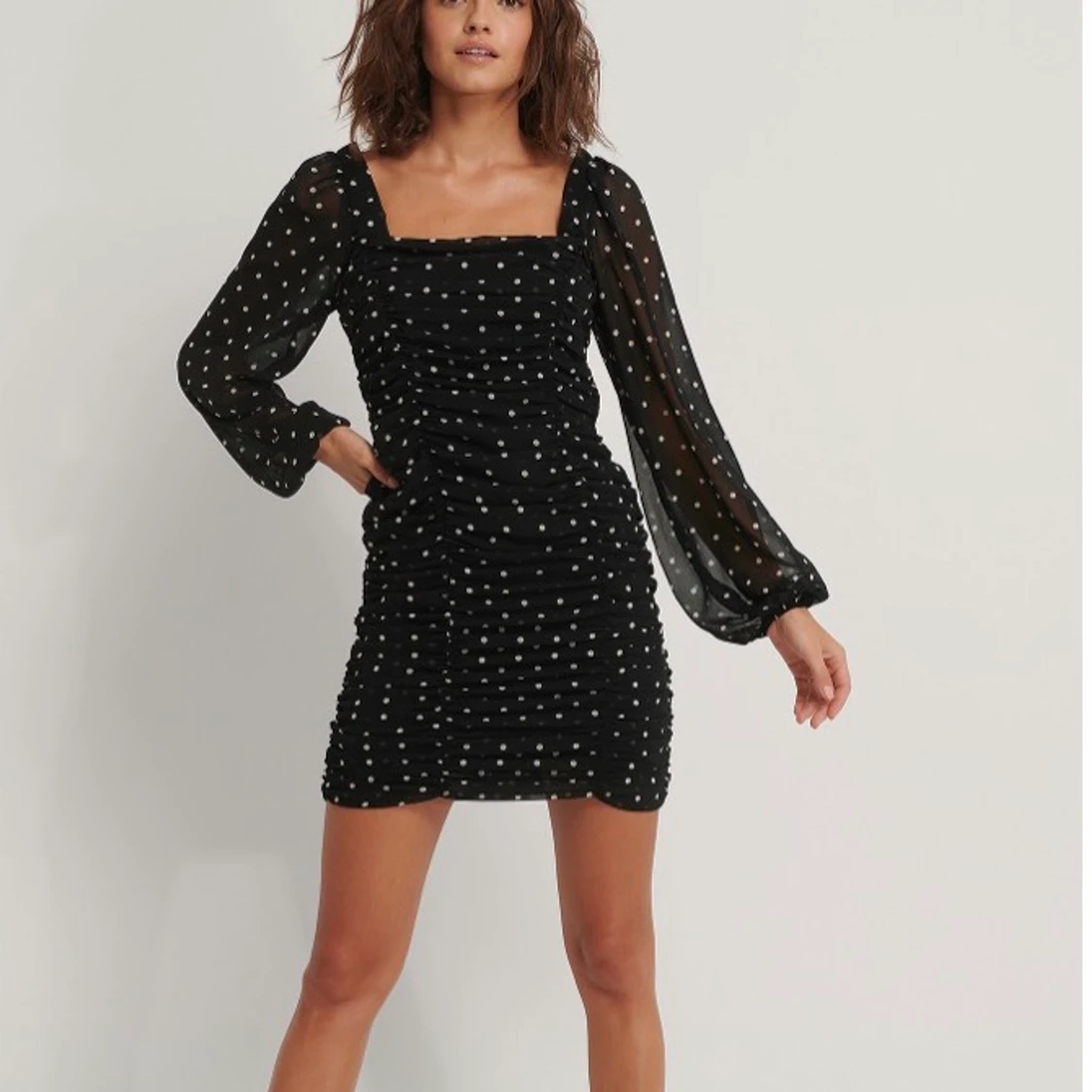 Prickig klänning - 90