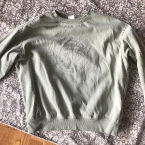 Grön Sweatshirt!GRATIS FRAKT! - Fin grön sweatshirt från H&M ! GRATIS FRAKT!
