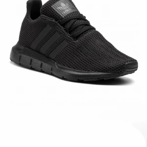 Adidas Swift run  - Använda Max 6 gånger, bra skick lite smutsig men går att tvätta bort!!!