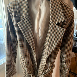 Rutig kavaj  - Rutig kavaj storlek 36 men tillhörande bälte. True to Size. 