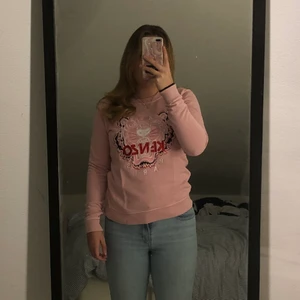 Kenzo tröja / XS - Säljer min kenzo tröja som jag använt bara några enstaka gånger och nu blivit för liten 🌸
