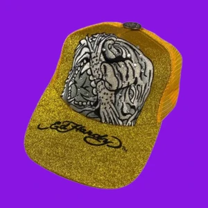 ED HARDY KEPS - SUPERSNYGG! Med rhimestones🥰