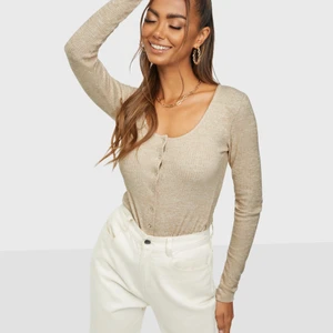 NLY Front Button Top - Topp från märket NLY i strl.xs. Aldrig använd då den va för liten, är annars normal i storlek. 