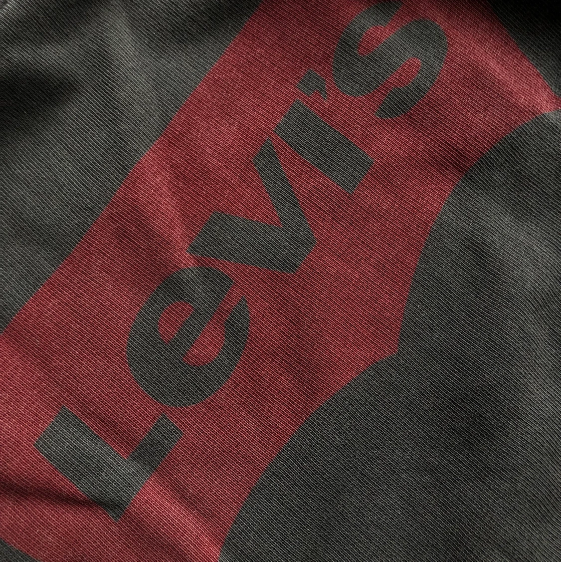 LEVIS SWEATSHIRT MED SLITNA DETALJER  - 90