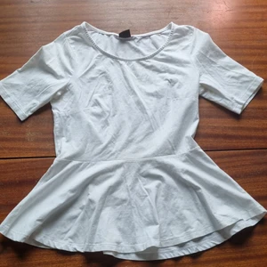Peplum topp - Topp 15 kr från gina. Storlek m.Samfraktar vid köp av flera varor för 66 kr 💕❣