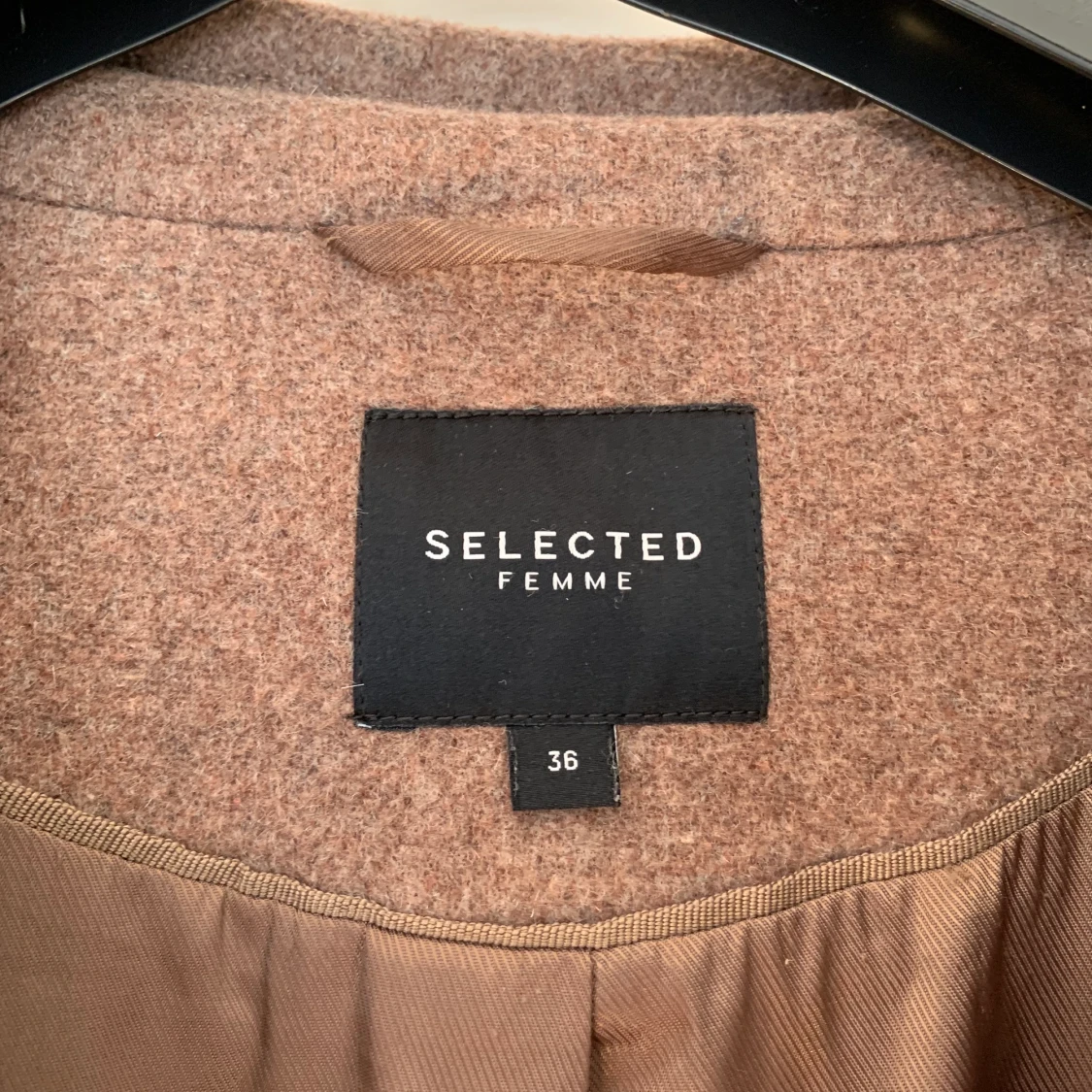 Ljusbrun höstkappa dam - 90