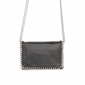 Väska Tiamo  - Säljer nu min väska från Tiamo då den inte kommit till så mycket användning inge fel på den! Går att förkorta nypris:450kr säljs för 200kr+frakta pris kan diskuteras ❤️🥰