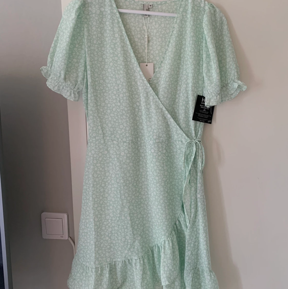 Nelly klänning storlek 36 - 90