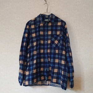 Blå Skjorta  - Blå skjorta från märket Diplom strl 39/40. Fint skick.