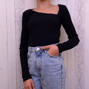 2 tröjor stl XS - Två ribbstickade tröjor från Gina Tricot 🌸          Ca 1år gammal, har inte använt så mycket, har mest legat i garderoben 🥰 Pris: 100 för båda tröjorna exklusive frakt :)