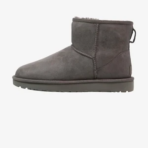 Gråa Uggs - Mina gråa uggs som jag köpte för 1 års sedan, men jag använder de tyvär inte då jag köpte ett par svarta också 