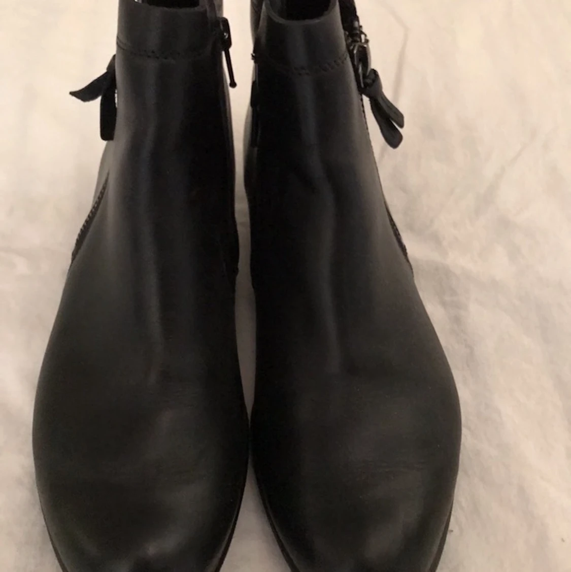 SVARTA KLACKSKOR AV ÄKTA LÄDER - 91