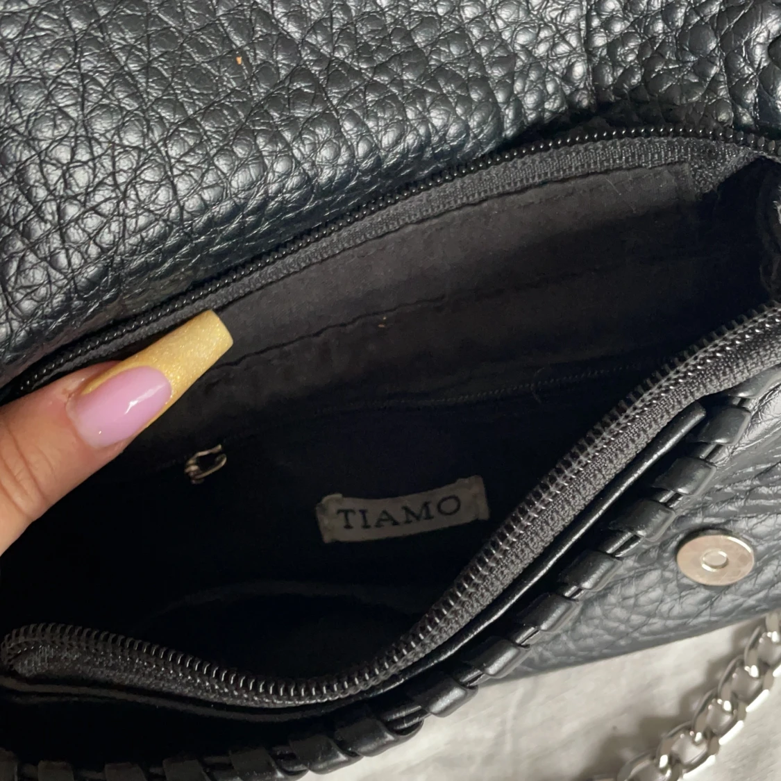 Svart axelremsväska tiamo - 91