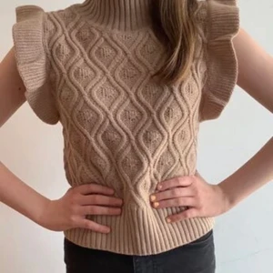 Väst - Väst i storlek M. Nyskick 💓 75 kr + frakt 🤩