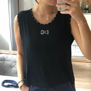 Linne 🌸 - Fint linne köpt second hand! Skönt stretchiga material så passar S/M/L beroende på passform! Så här sitter den på mig som är en storlek S 💓