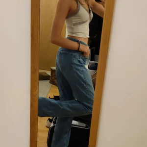 Zara Jeans - Säljer min Zara highwaisted jeans då de är för stora för mig :/ jag är 173 och de är lite långa på mig men man kan vika upp de om man är kortare eller bara ha de som de är om man är längre 💕