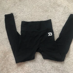 Better Bodies tights - BB-tights i storlek XS säljes för 150kr inklusive frakt. Originalpris är 500:-. Dom är väl använda därav priset men ingenting som syns på byxorna. Pris kan EJ diskuteras 