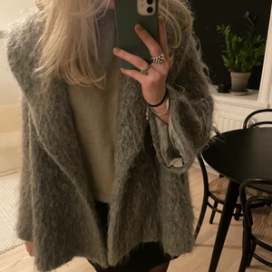 Fluffig kort kappa - Super mysig och varm kort kappa💕 perfekt t hösten och vintern