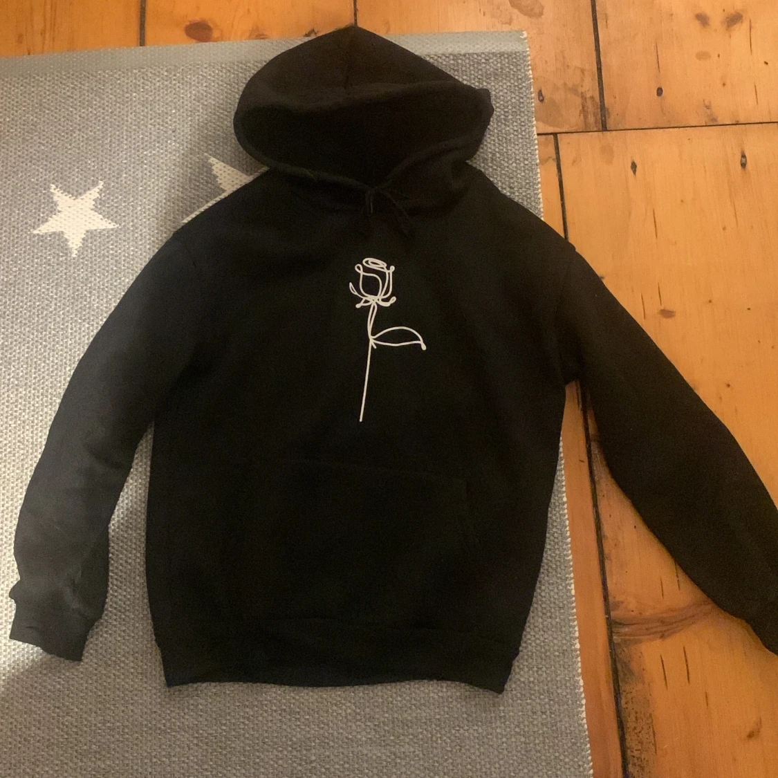 Svart hoodie från Shein storlek S