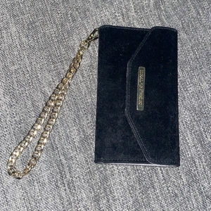 iPhone 7/8 plånboksskal  - Plånboksskal från ideal of sweden, bara testad som ny.   Köpt för 399kr så därav priset.